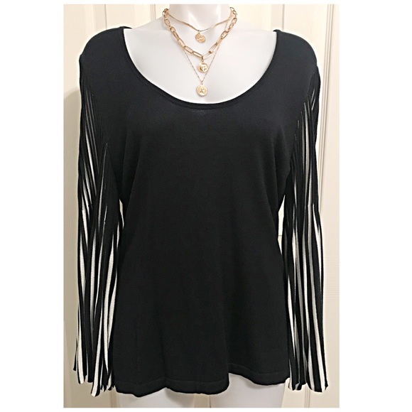 NWOT Ellen Tracy, Bell Sleeves Navy Knit Sweater - Picture 4 of 8